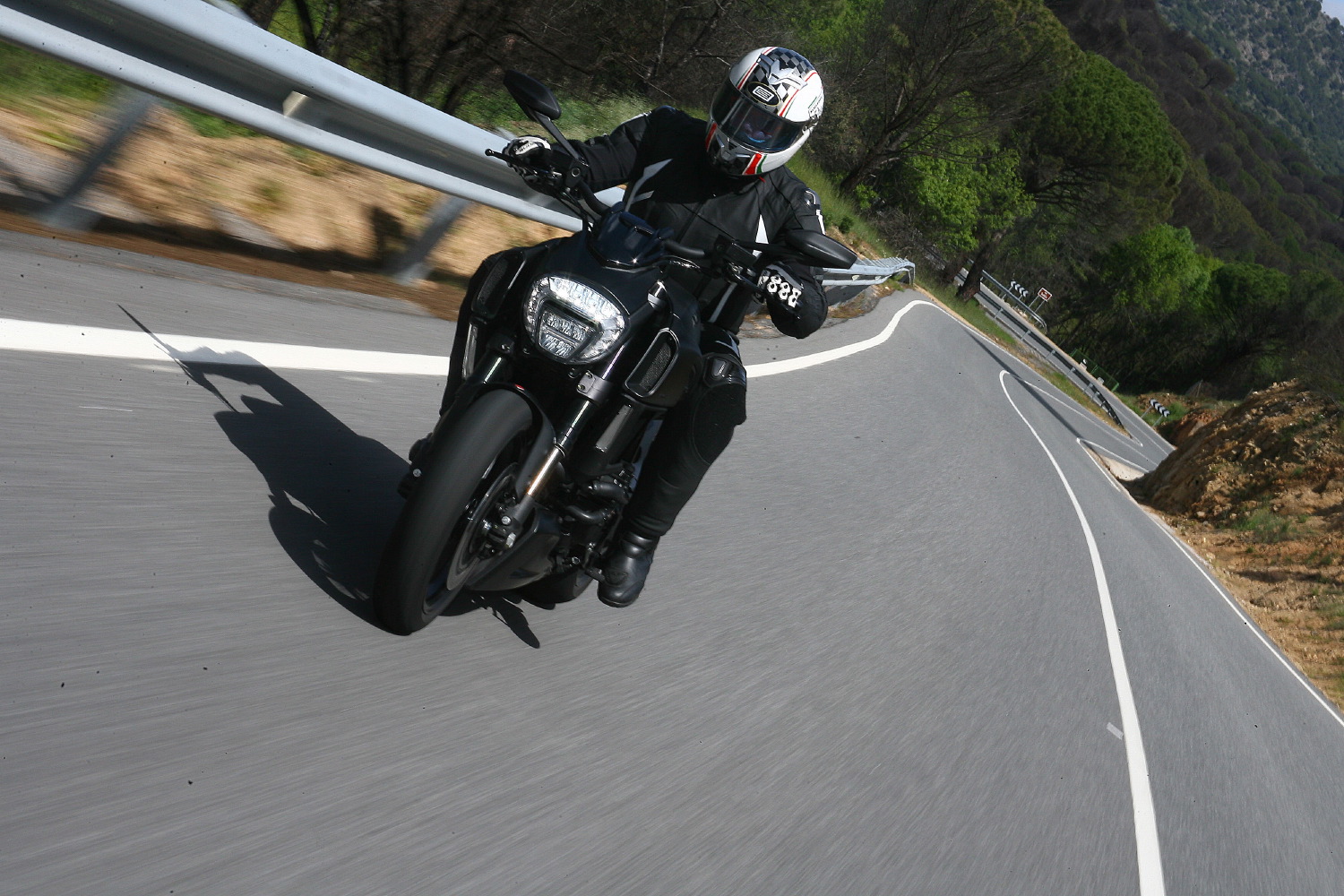Ducati Diavel MY2014: la bestia embellece