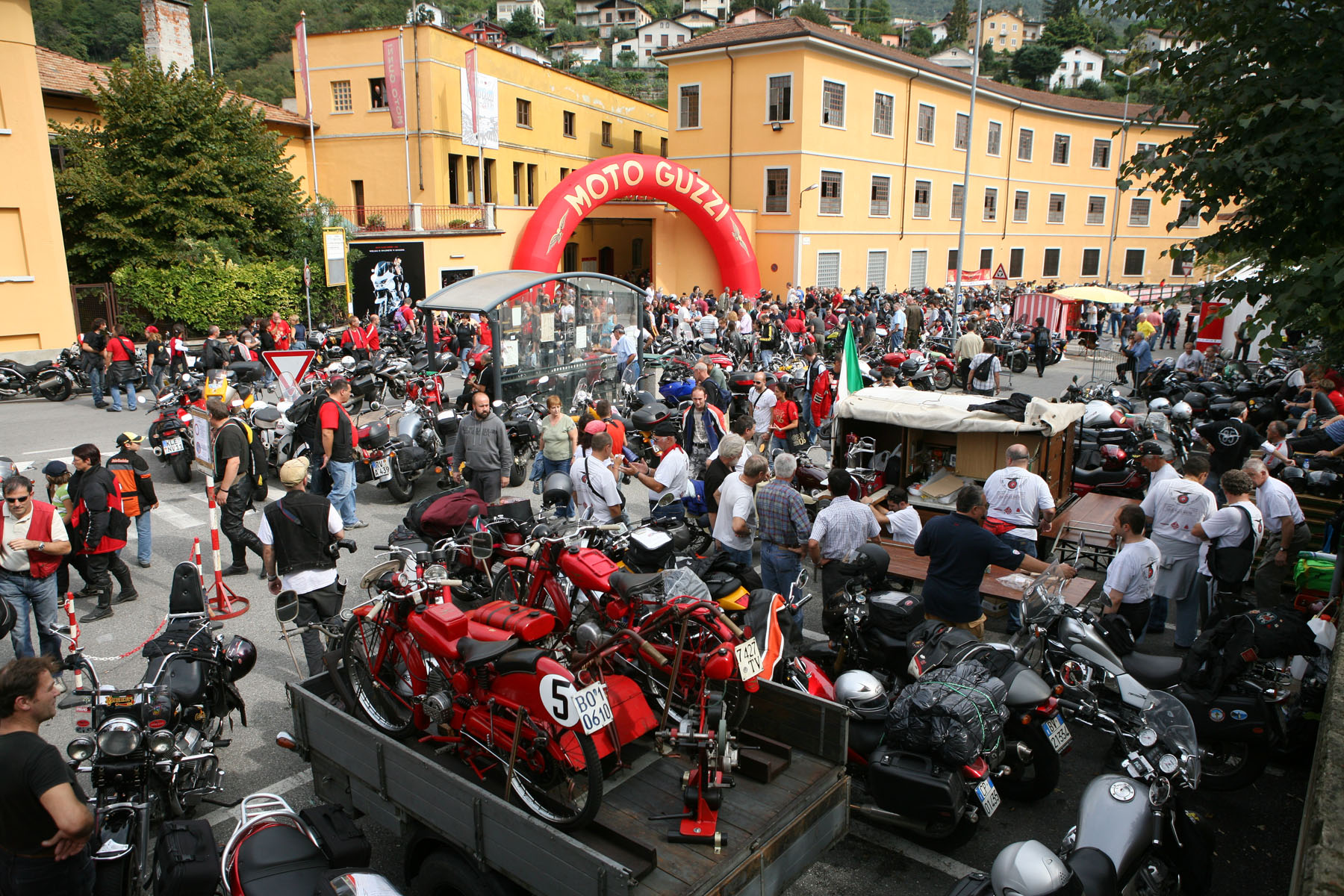 II Jornadas de puertas abiertas Moto Guzzi