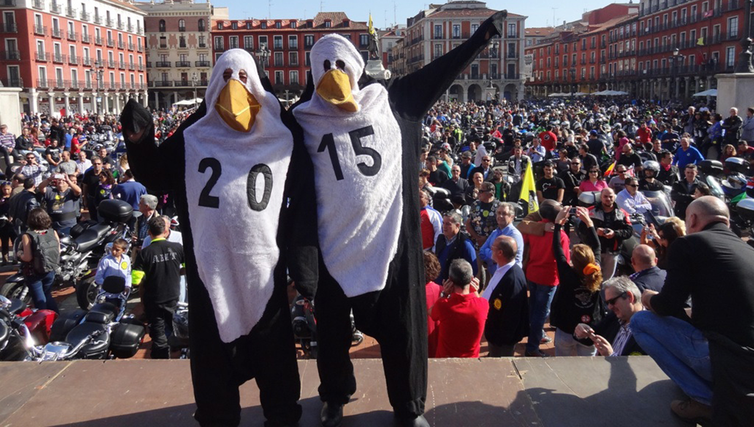 Más de 6.000 motoristas reivindican en Valladolid que se celebre Pingüinos 2015