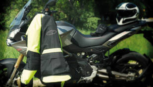 Apuesta por la visibilidad y la seguridad con la chaqueta Harrison de Axo