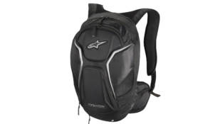 Alpinestars lanza una chaqueta y una mochila