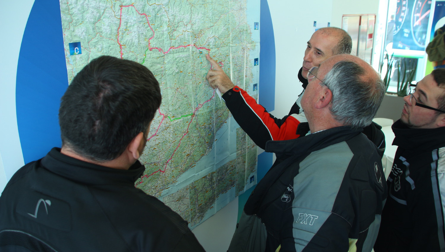 El briefing informativo de la Rider 1000, anticipo de la dimensión de esta aventura