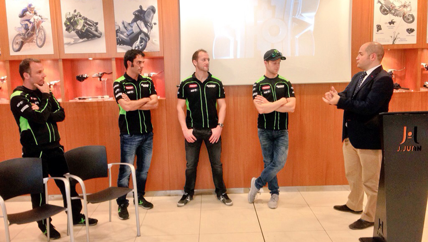 J.Juan presenta el patrocinio del equipo Kawasaki Racing Team