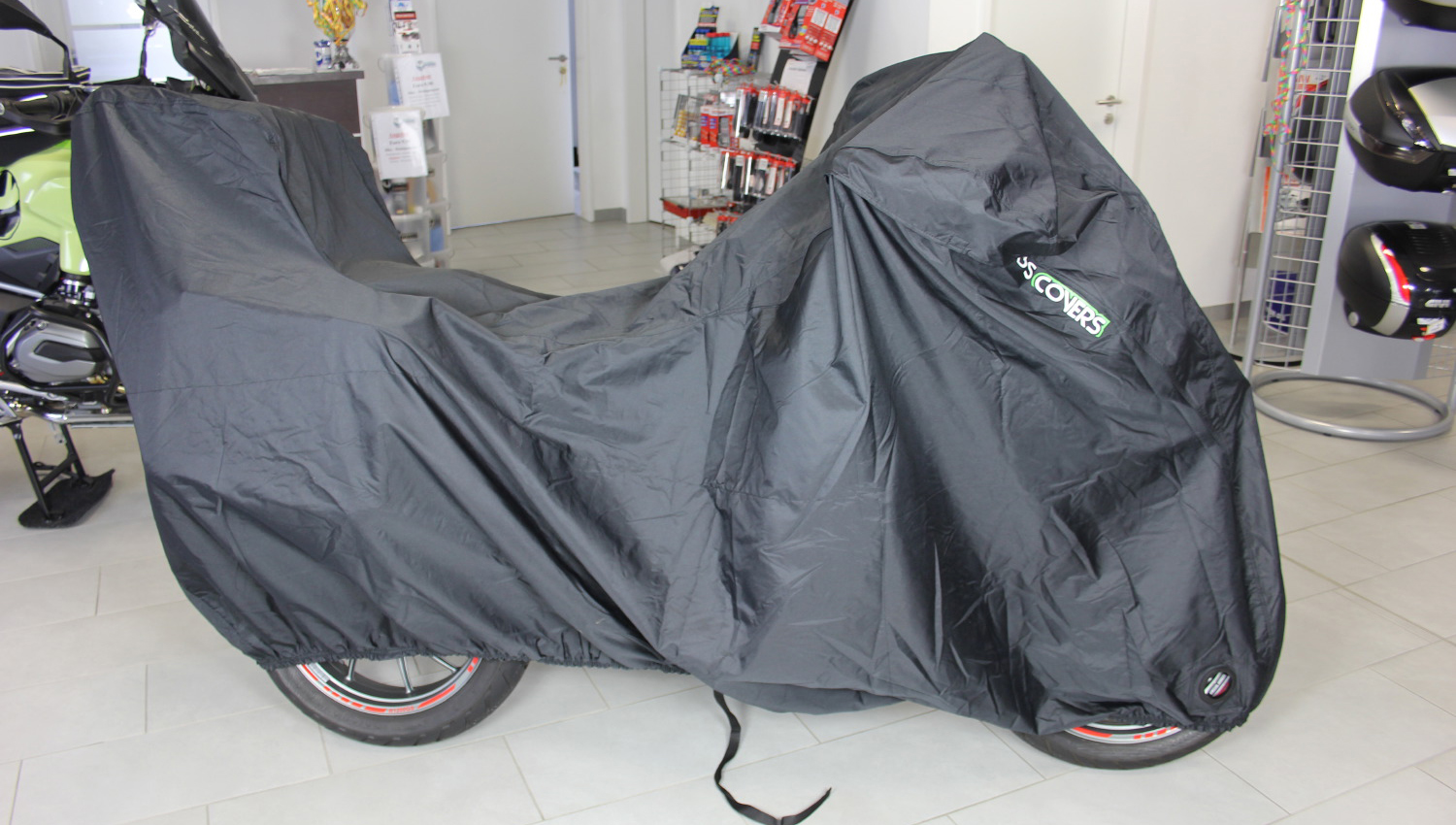 Hornig lanza una funda exterior para motos con top case o maletero lateral