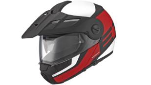 La funcionalidad de un casco plegable y la seguridad de uno de aventura se fusionan en el nuevo E1 de Schuberth