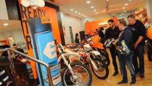 Italo Motor celebra por todo lo alto el primer aniversario de su KTM Diagonal Store
