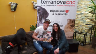 Presentado el acuerdo solidario de Aleix Espargaró y Terranova CNC con SOS Galgos
