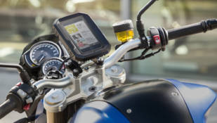 BMW Motorrad presenta una base para smartphones