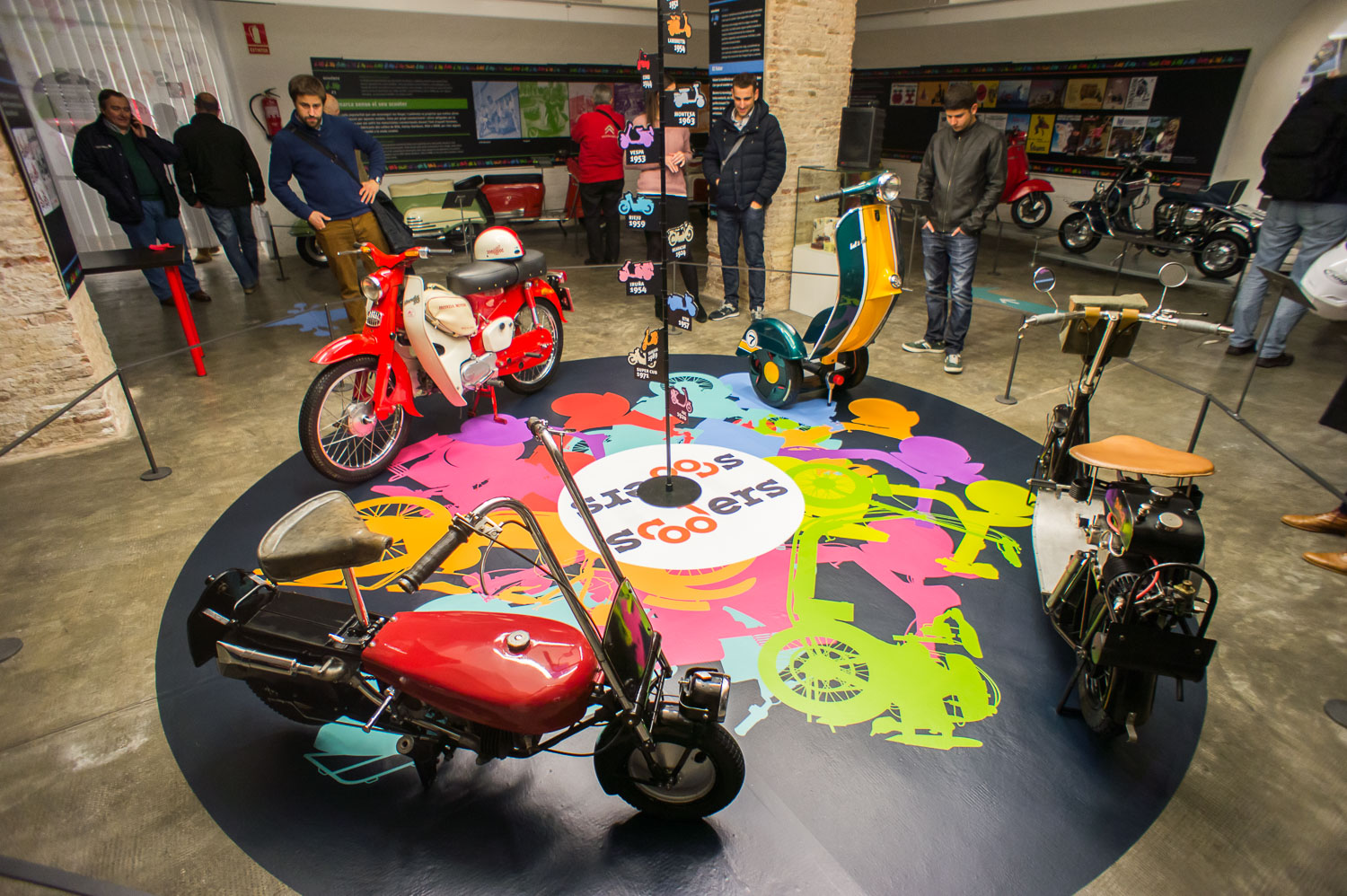 El Museo Moto Barcelona se abre a los scooters