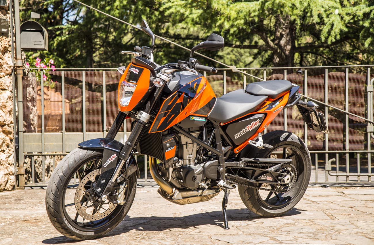 KTM llama a revisión a las 690 Duke y 690 Duke R