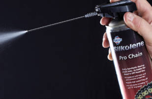 Los sprays para moto Fuchs Silkolene, ahora de aplicación más precisa