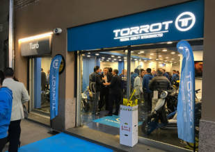 Torrot inaugura espacio en Barcelona