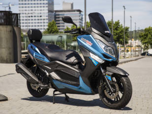 El scooter Goes G 125GT EFI se vende con casco y antirrobo de regalo El scooter Goes G 125GT EFI se vende con casco y antirrobo de regalo