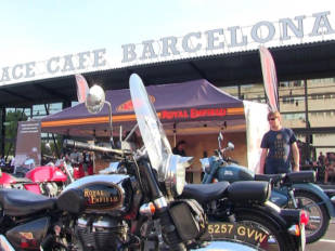 Fiesta Royal Enfield en el Ace Cafe Barcelona