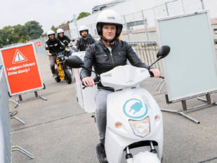 El Plan Movea incluye a las motocicletas, triciclos y cuadriciclos pero excluye a los ciclomotores El Plan Movea incluye a las motocicletas, triciclos y cuadriciclos pero excluye a los ciclomotores