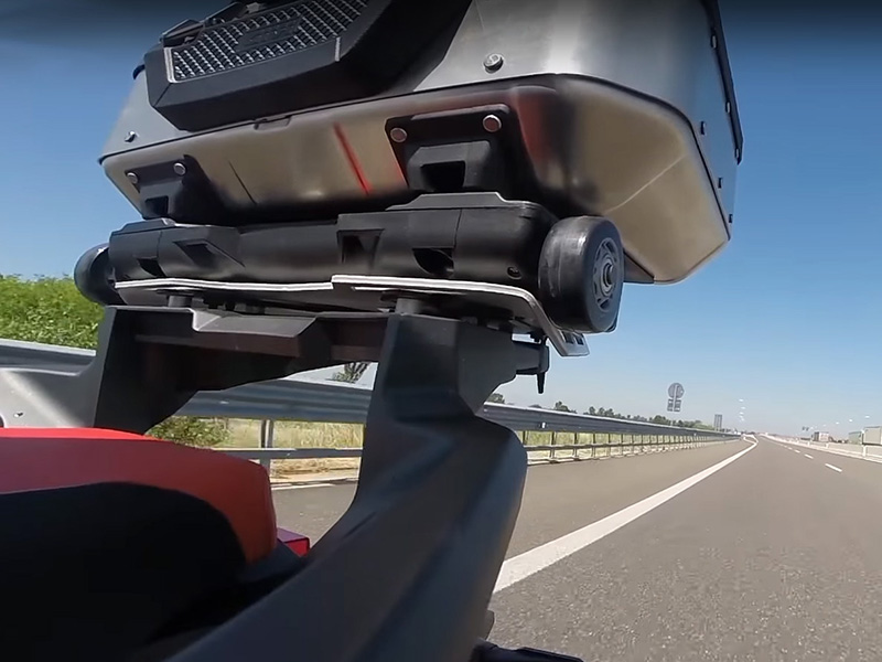 Top Case con ruedas gracias al accesorio S410 de Givi