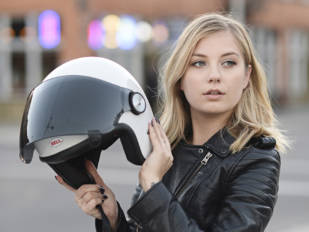 Bihr comercializa los míticos cascos Custom 500 y Riot jet de Bell