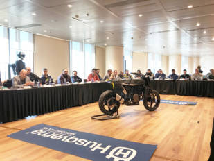 Husqvarna reúne a sus concesionarios para presentarles las nuevas Vitpilen y Svartpilen