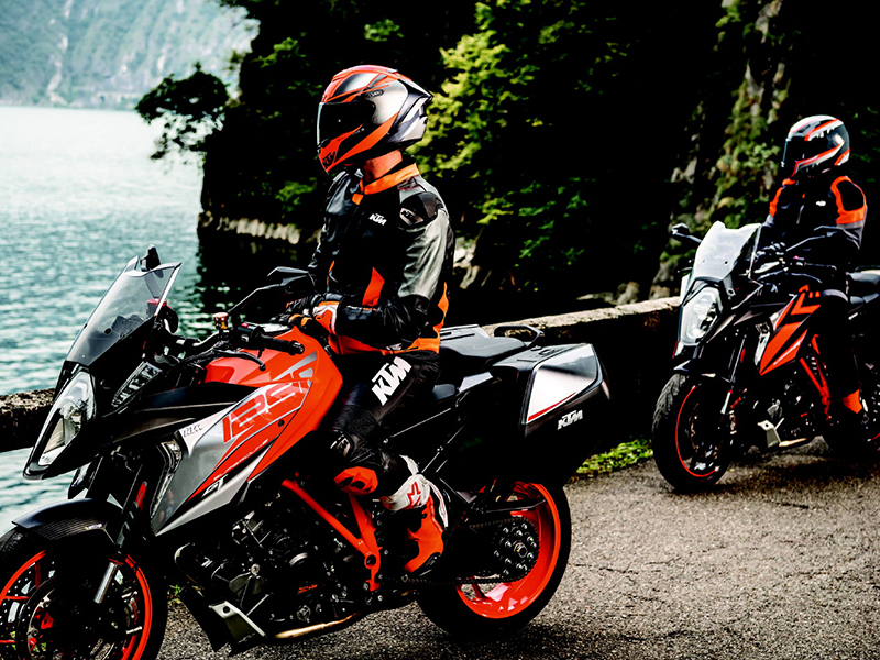 Vístete de KTM con la colección PowerWear Street 2018