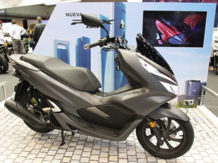 Honda presenta su PCX125 en el Vive la Moto