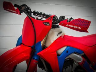 motoInforme: Componentes de plástico y de fibra para la carrocería de la moto. Virtudes únicas motoInforme: Componentes de plástico y de fibra para la carrocería de la moto. Virtudes únicas