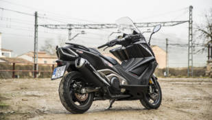 Kymco AK 550: seria competidora