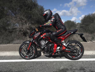 motoInforme: Monos de piel. Alta costura motera