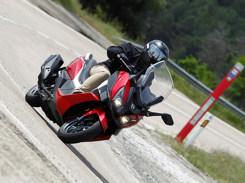 SYM presenta su maxiescúter CRUiSYM 300