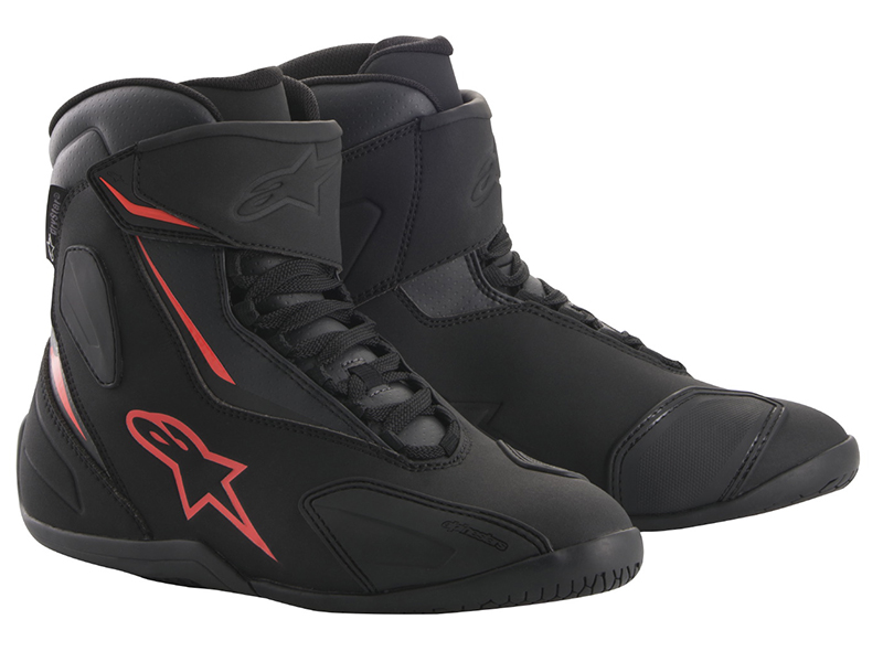 Los botines Fastback V2 Drystar de Alpinestars, pura deportividad