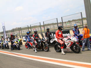 El Silkolene Track Day reúne a más de cien motoristas en el Circuito Ricardo Tormo