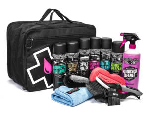 Moto impecable con los productos de cuidado y mantenimiento Muc-Off que distribuye Bihr