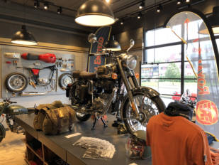 Boxes Norte-Royal Enfield Euskadi abre sus puertas en Irún