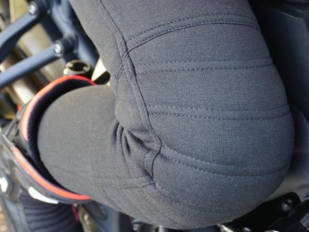 Las novedades de Women Bikers Zone: unos «leggins» con kevlar