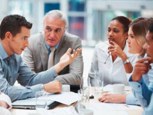 Clustermoto organiza un curso de marketing digital y redes sociales