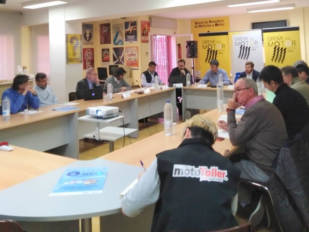 Expertos del sector del motor se reúnen en una mesa redonda para analizar la movilidad en Barcelona