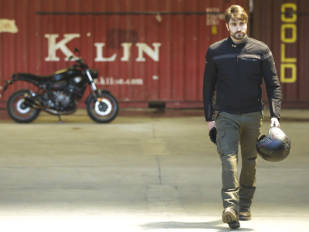 Hevik completa su oferta con una chaqueta Cafe Racer