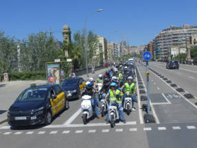 Barcelona instalará amortiguadores de impacto y reforzará las zonas avanzadas para mejorar la seguridad de los motoristas