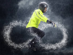 Plántale cara a la lluvia extrema con el conjunto impermeable Set Diluvio Pro de Tucano Urbano Plántale cara a la lluvia extrema con el conjunto impermeable Set Diluvio Pro de Tucano Urbano