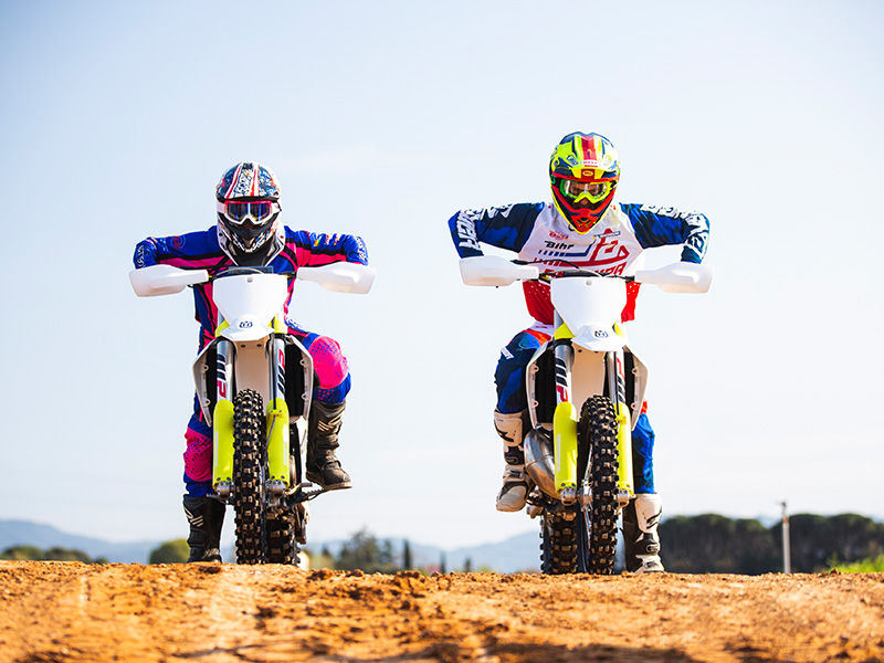 De armas tomar: comparativa Husqvarna MX 2t vs. 4t