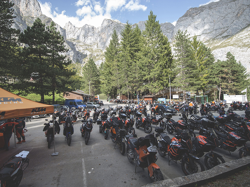 La VI Reunión KTM Adventure bate su récord de participación con 215 motocicletas