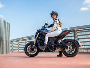 Benelli 502C: Más que una pose Benelli 502C: Más que una pose