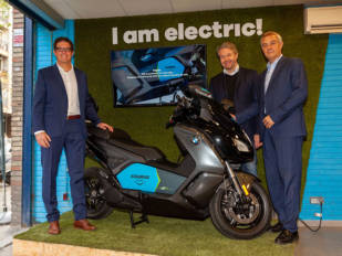 Barcelona estrena motosharing de lujo con Cooltra y BMW