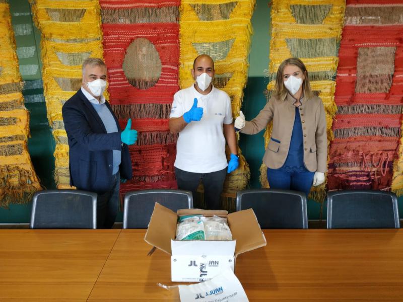 J. Juan dona material sanitario a los Ayuntamientos de Sant Cugat y Gavà