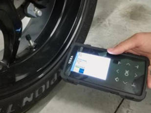 motoConsejo Texa: Sustituir sensor TPMS en una BMW K1200 R (K43)