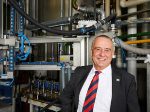 “Maldecir limpia el alma”, una optimista reflexión de Ernst Prost (Liqui Moly)