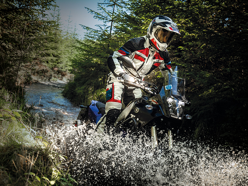 Disfruta seguro y cómodo tus rutas con el nuevo conjunto Adventure-X de RST