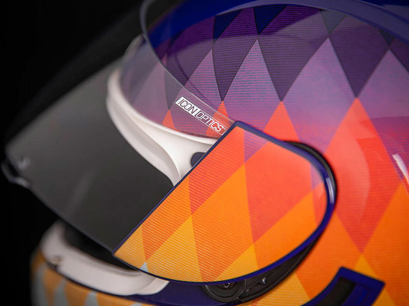 Icon plasma el verano en su nuevo casco Airform Hello Sunshine