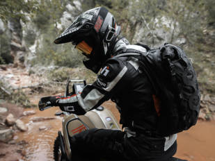 El Packtalk Bold de Cardo Systems, artífice de la espectacularidad del cortometraje “The Seeker”
