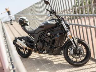 Las Benelli 302S, 502C e Imperiale 400 se benefician de 300 euros de descuento durante este mes de septiembre Las Benelli 302S, 502C e Imperiale 400 se benefician de 300 euros de descuento durante este mes de septiembre