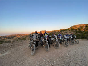 Realizamos la Monegros Adventure de O2 Riders: Una de las actividades más divertidas que se pueden hacer sobre dos ruedas